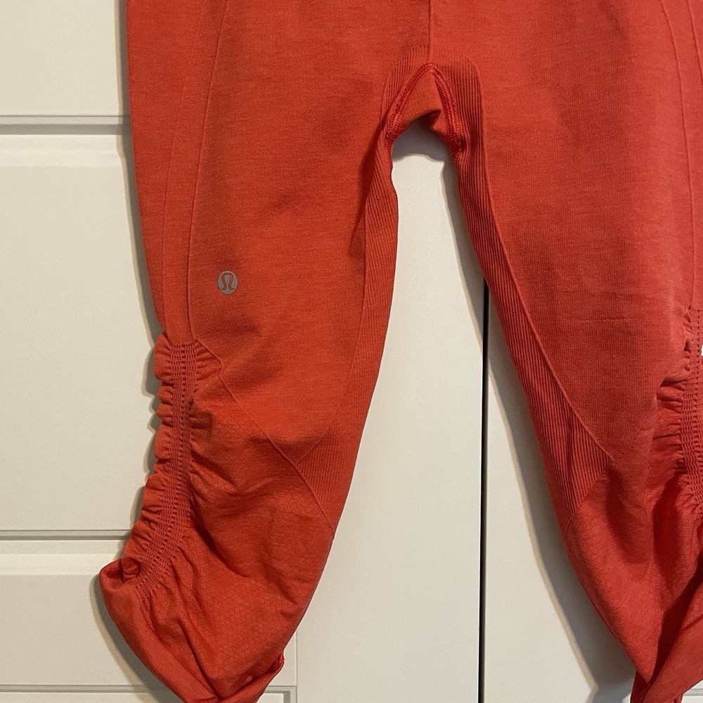 Lululemon Athletica Red Ruched Cropped Leggings Athletic Pants Sz 6 - Picture 3 of 8